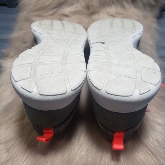 Nike Roshe Run Gray White Coral Women's shoe - Picture 5 of 5